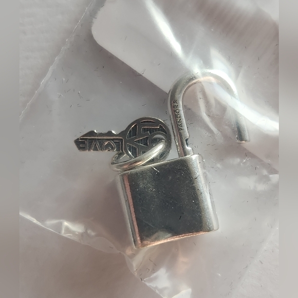 - Nwt Pandora Padlock and Key Dangle Charm - Picture 6 of 6